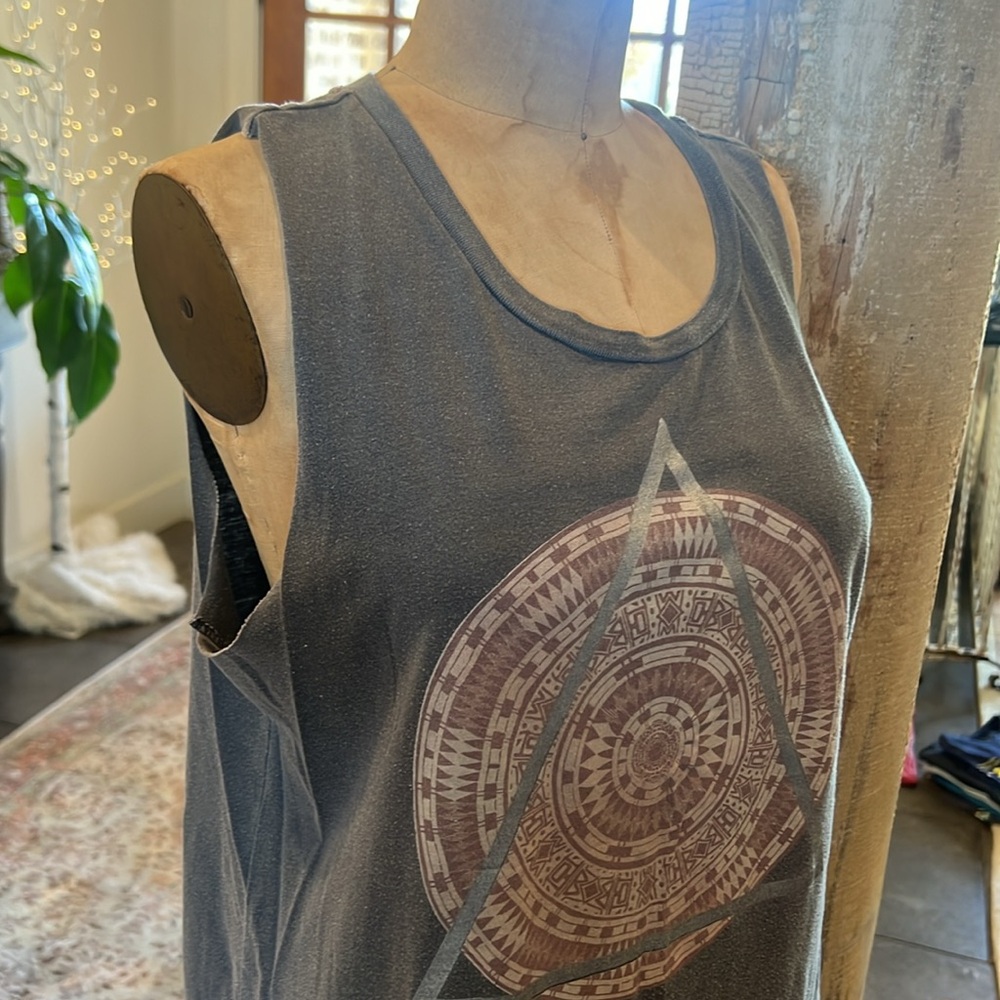 Billabong tank top - size medium - Picture 10 of 11